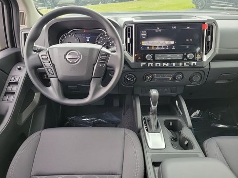 Used 2025 Nissan Frontier SV w/ Tow Package image 10