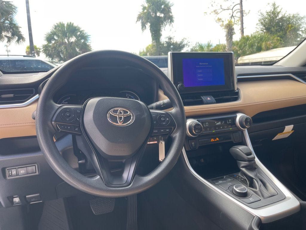 Used 2025 Toyota RAV4 LE AWD/4WD image 13