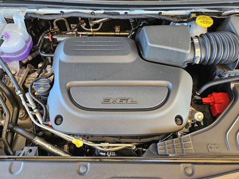 New 2027 Chrysler Pacifica Limited FWD image 17