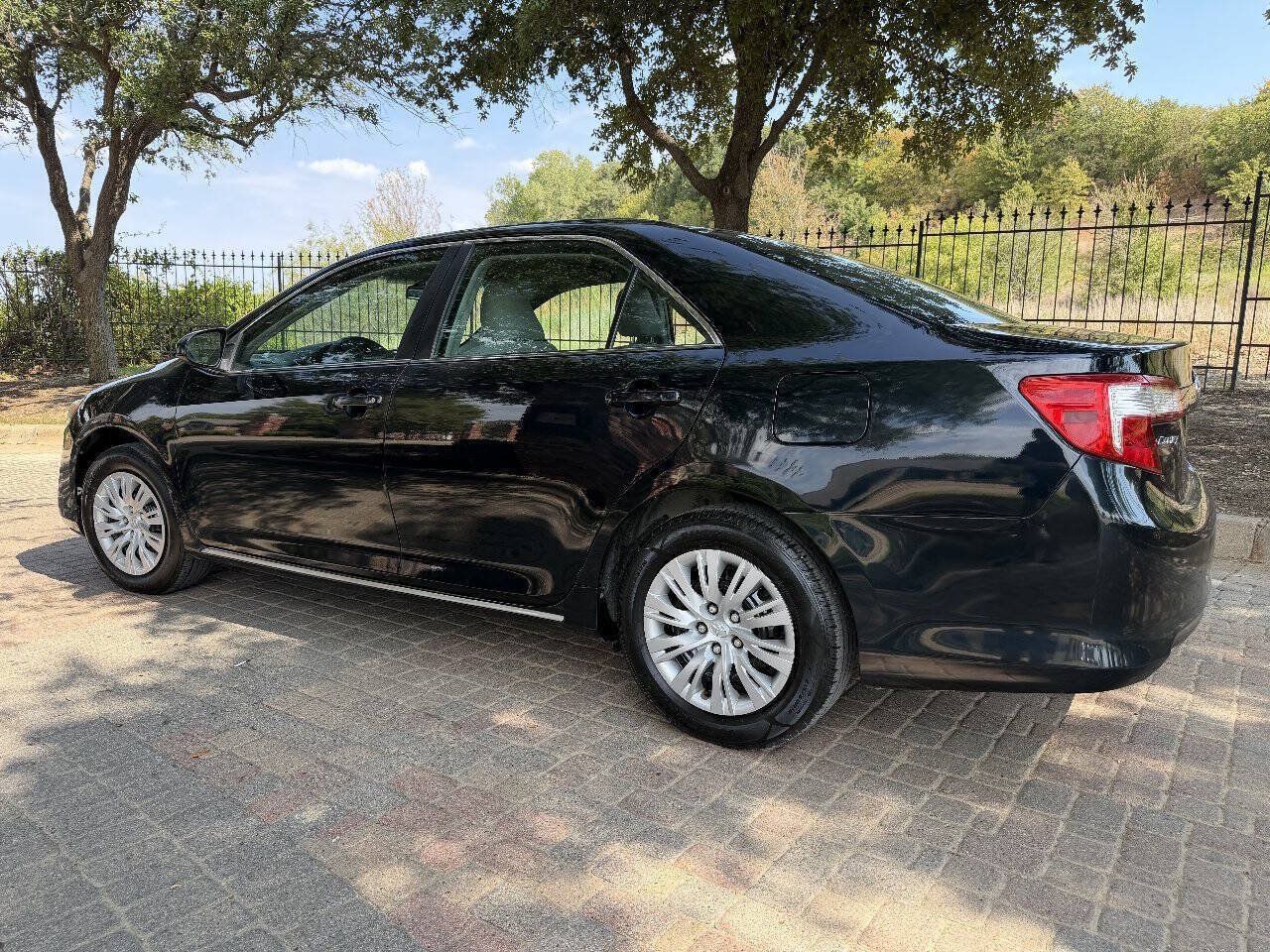 Used 2012 Toyota Camry LE FWD image 7