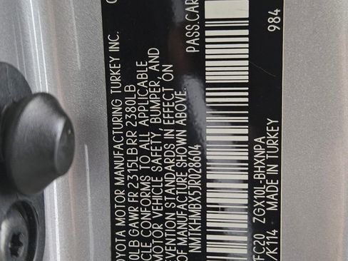Used 2018 Toyota C-HR XLE FWD image 22