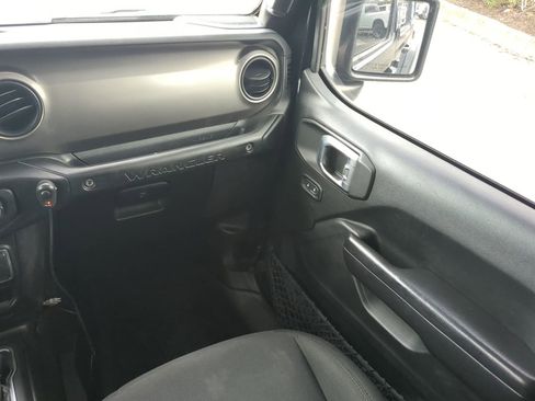 Used 2020 Jeep Wrangler Unlimited Sport S image 17