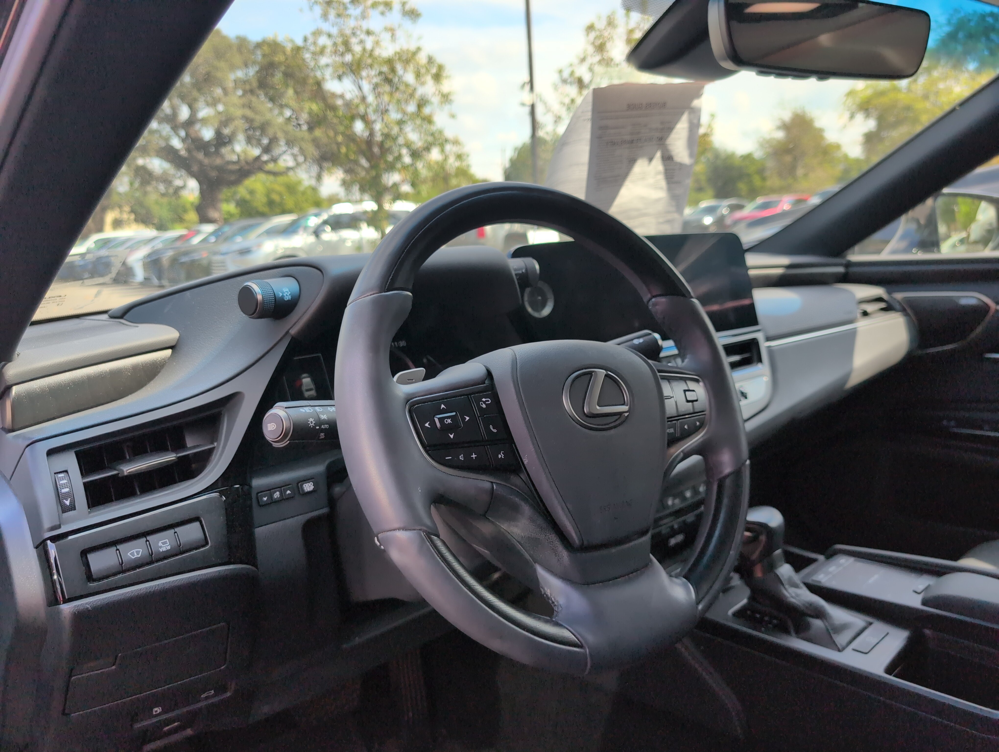 Certified 2022 Lexus ES 350 Ultra Luxury w/ Accessory Package 2 FWD image 6