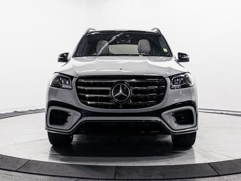 Used 2025 Mercedes-Benz GLS 450 4MATIC image 2