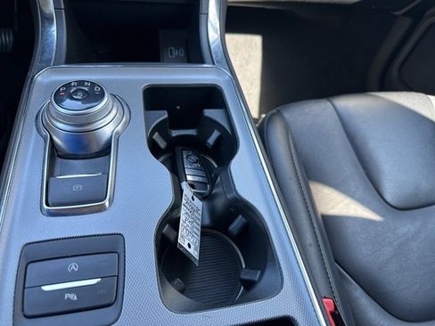 Used 2022 Ford Edge Titanium image 23