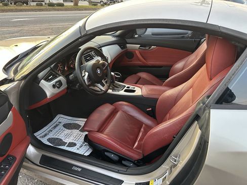 Used 2011 BMW Z4 sDrive30i image 9