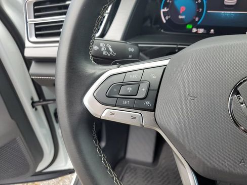Used 2025 Volkswagen Atlas Cross Sport SE w/ Panoramic Sunroof Package FWD image 27