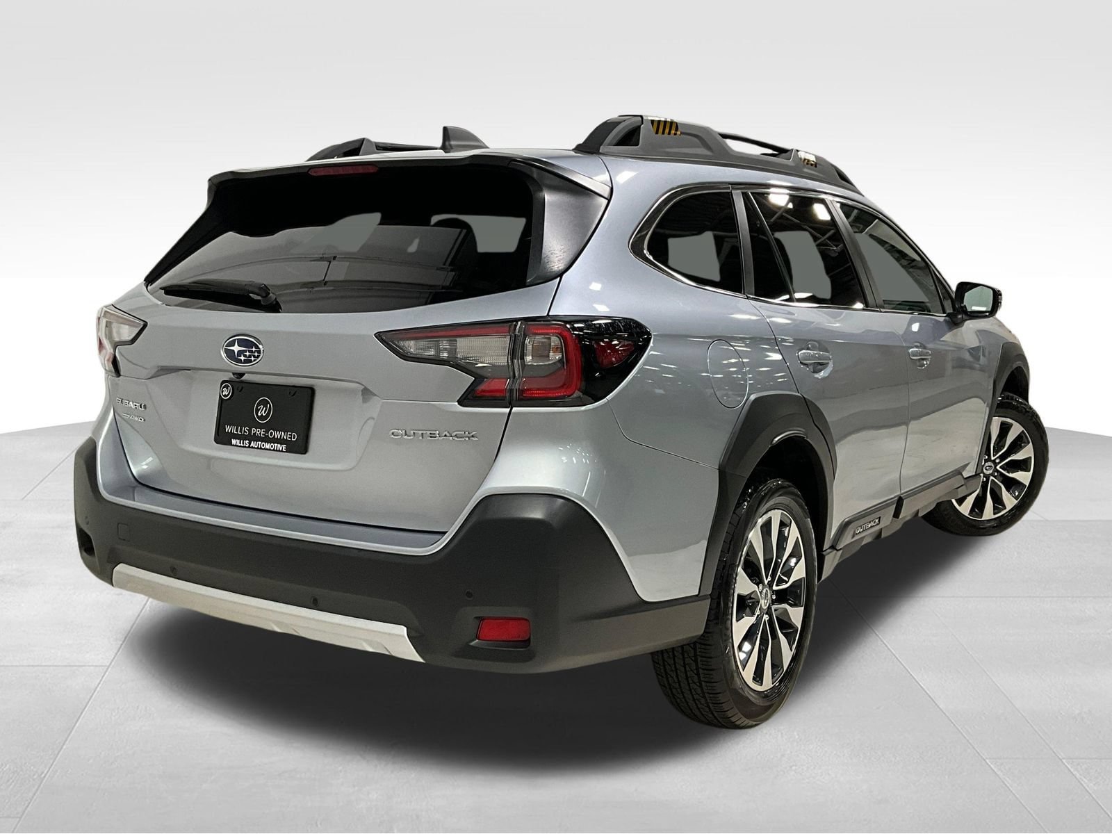 Used 2025 Subaru Outback Limited AWD/4WD image 5