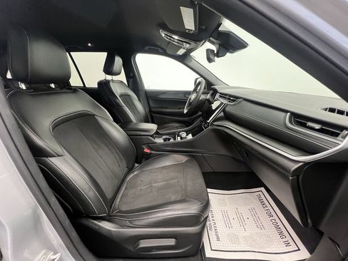 Used 2024 Jeep Grand Cherokee Altitude image 9