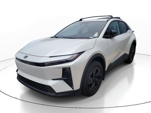 Used 2026 Toyota C-HR AWD/4WD image 3