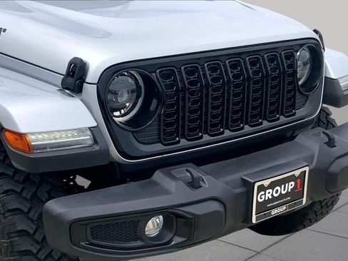 Used 2024 Jeep Gladiator Sport AWD/4WD image 45