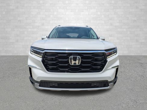 Used 2023 Honda Pilot Touring image 6