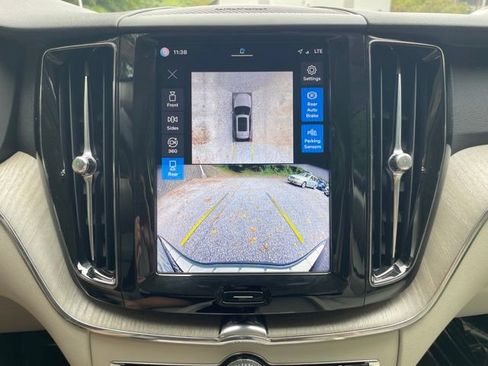 Certified 2024 Volvo XC60 B5 Plus w/ Climate Package AWD/4WD image 21