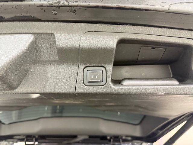 Certified 2023 GMC Acadia SLE w/ Driver Convenience Package AWD/4WD image 9