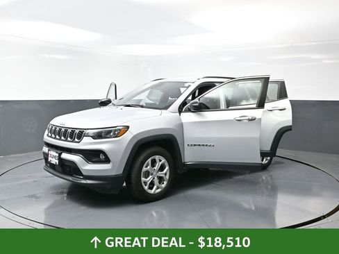 Used 2024 Jeep Compass Latitude image 58