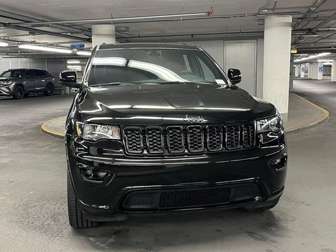 Used 2021 Jeep Grand Cherokee Laredo X AWD/4WD image 30