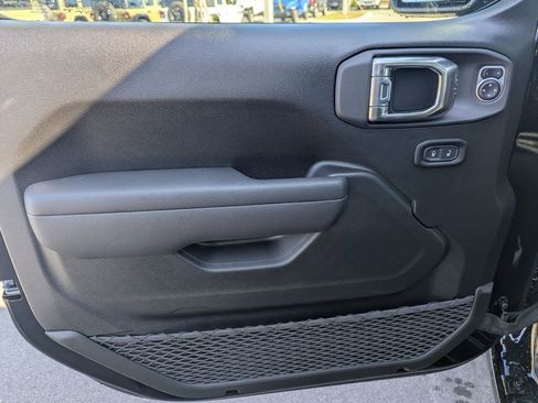 New 2026 Jeep Gladiator Sport image 14