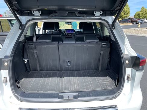 Used 2023 Toyota Highlander Platinum AWD/4WD image 10