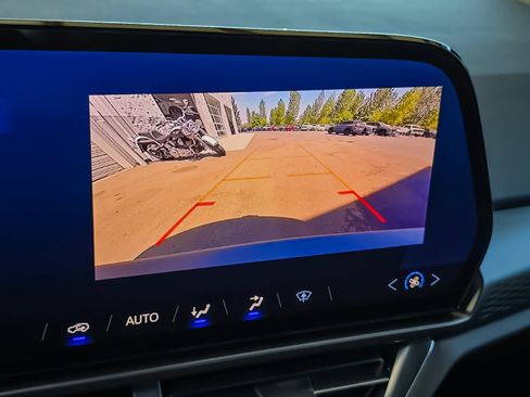 Used 2025 Chevrolet Equinox EV LT FWD image 19