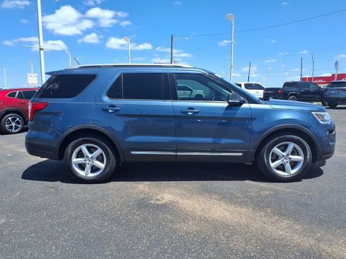 Used 2019 Ford Explorer XLT w/ Equipment Group 202A FWD image 9
