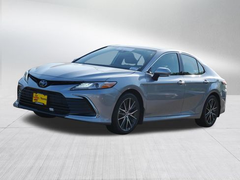 Used 2024 Toyota Camry XLE w/ Protection Package (Q2) (TMS) AWD/4WD image 3