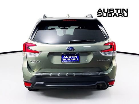 Used 2020 Subaru Forester Premium image 6