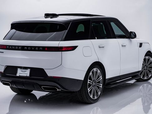 Used 2024 Land Rover Range Rover Sport SE image 11