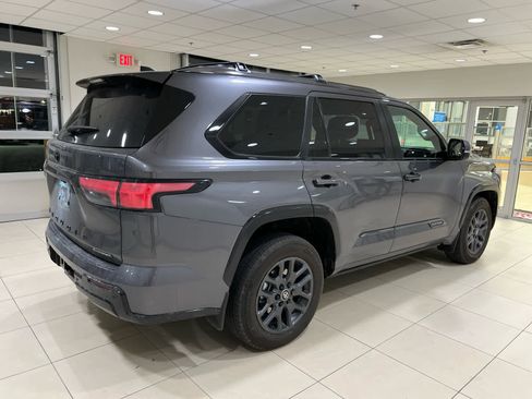 Used 2025 Toyota Sequoia Platinum image 6
