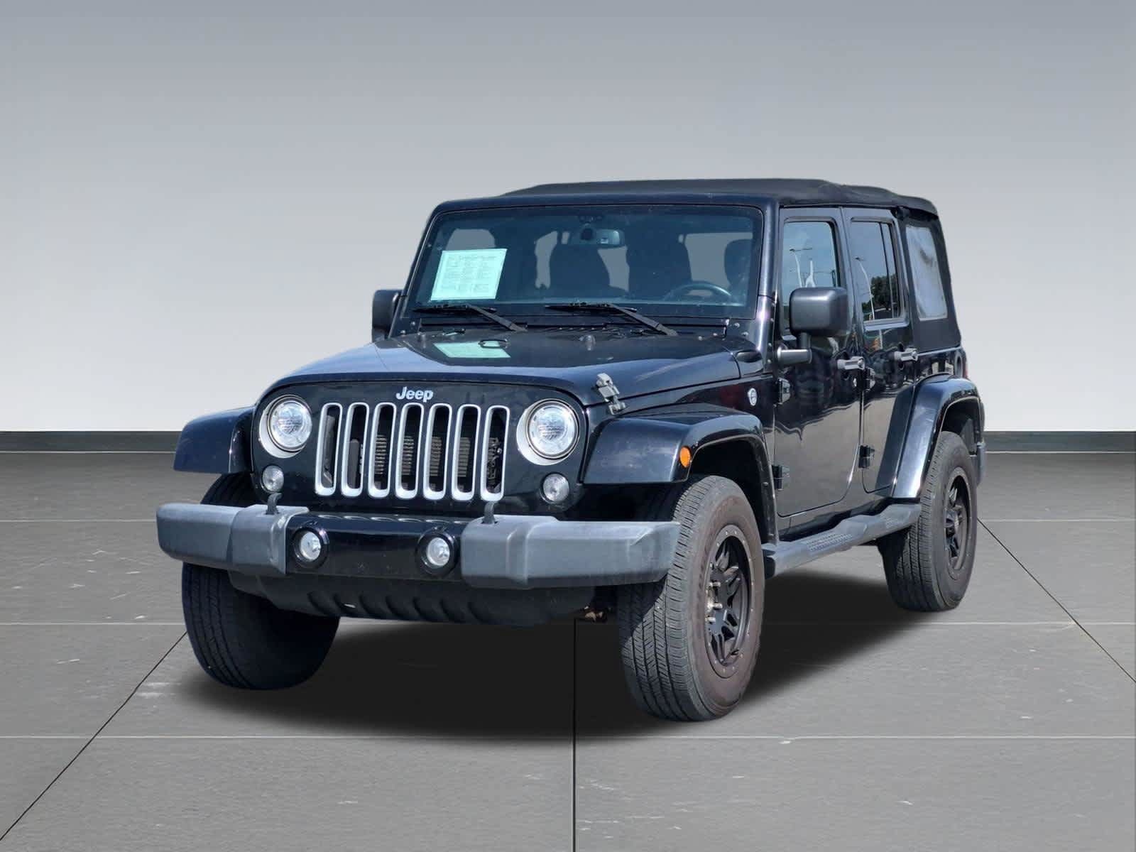 Used 2017 Jeep Wrangler Unlimited Sahara w/ Connectivity Group AWD/4WD image 10