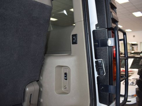 Used 2003 HUMMER H2 w/ Preferred Equipment Group AWD/4WD image 29