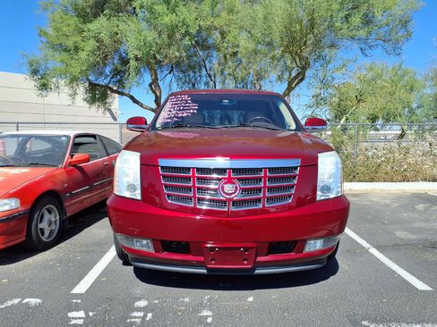 Used 2010 Cadillac Escalade Premium AWD/4WD image 2