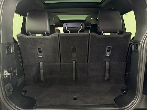 Used 2024 Land Rover Defender 130 X-Dynamic SE image 29