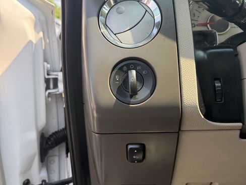 Used 2012 Ford Expedition XLT AWD/4WD image 16