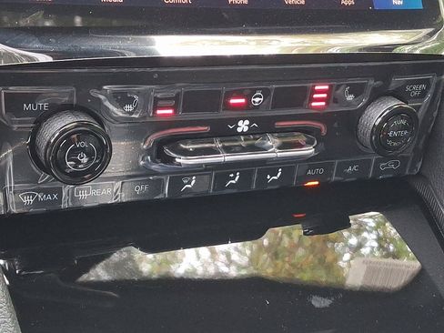 New 2025 Jeep Grand Cherokee Limited image 12