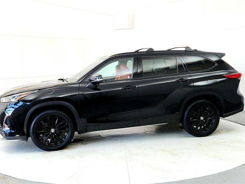 Used 2023 Toyota Highlander XSE image 3