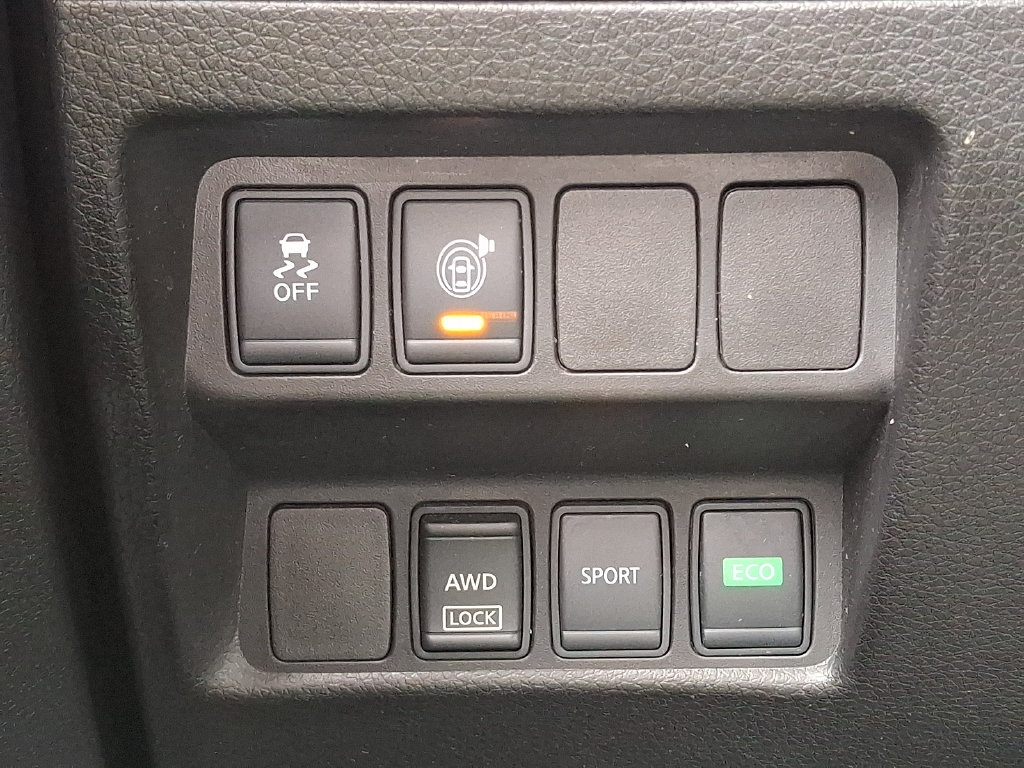 Used 2017 Nissan Rogue SV AWD/4WD image 24