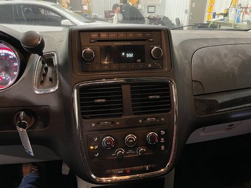 Used 2015 Dodge Grand Caravan SE w/ Quick Order Package 29E SE image 8