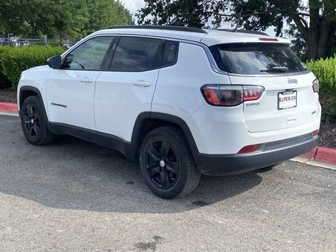 Used 2022 Jeep Compass Latitude FWD image 8