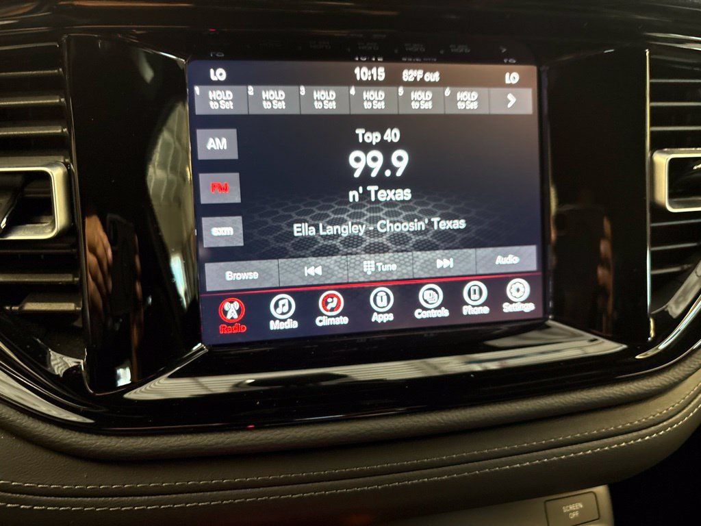 Used 2022 Dodge Durango SXT w/ Blacktop Package AWD/4WD image 32