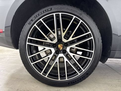 Certified 2026 Porsche Macan AWD/4WD image 16