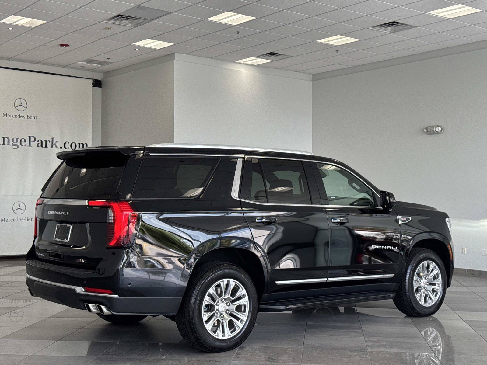 Used 2025 GMC Yukon Denali RWD image 23