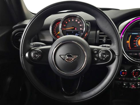 Used 2021 MINI Cooper 4-Door Hardtop FWD image 18