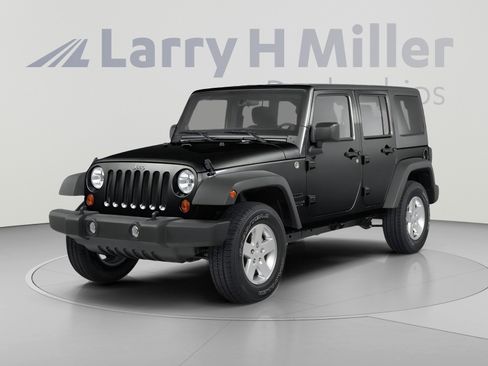 Used 2013 Jeep Wrangler Unlimited Rubicon w/ Connectivity Group AWD/4WD image 1