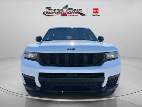 Used 2024 Jeep Grand Cherokee L Laredo image 4