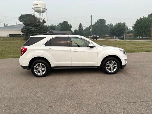 Used 2017 Chevrolet Equinox LT w/ Convenience Package AWD/4WD image 2
