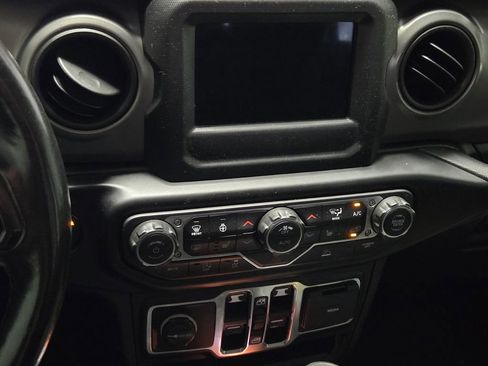 Certified 2021 Jeep Gladiator Willys image 4