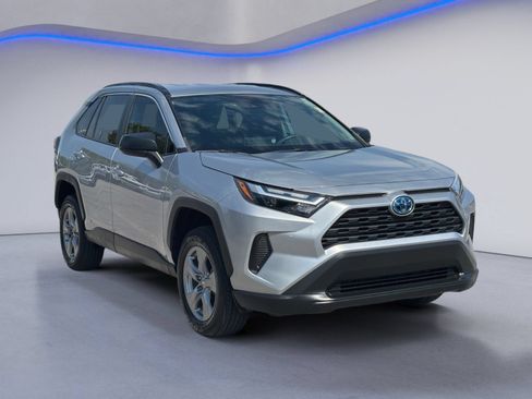 Used 2024 Toyota RAV4 LE AWD/4WD image 5