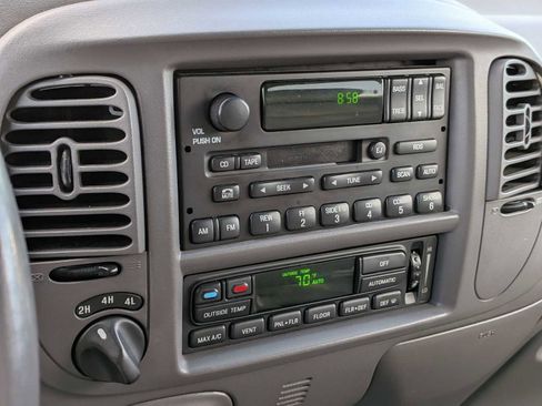 Used 2002 Ford F150 SuperCrew 139 4WD image 31