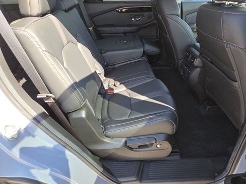 Used 2025 Honda Pilot Touring image 23