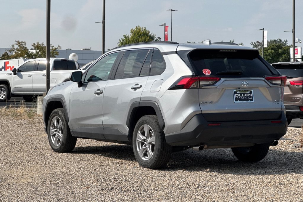 Used 2025 Toyota RAV4 XLE AWD/4WD image 5